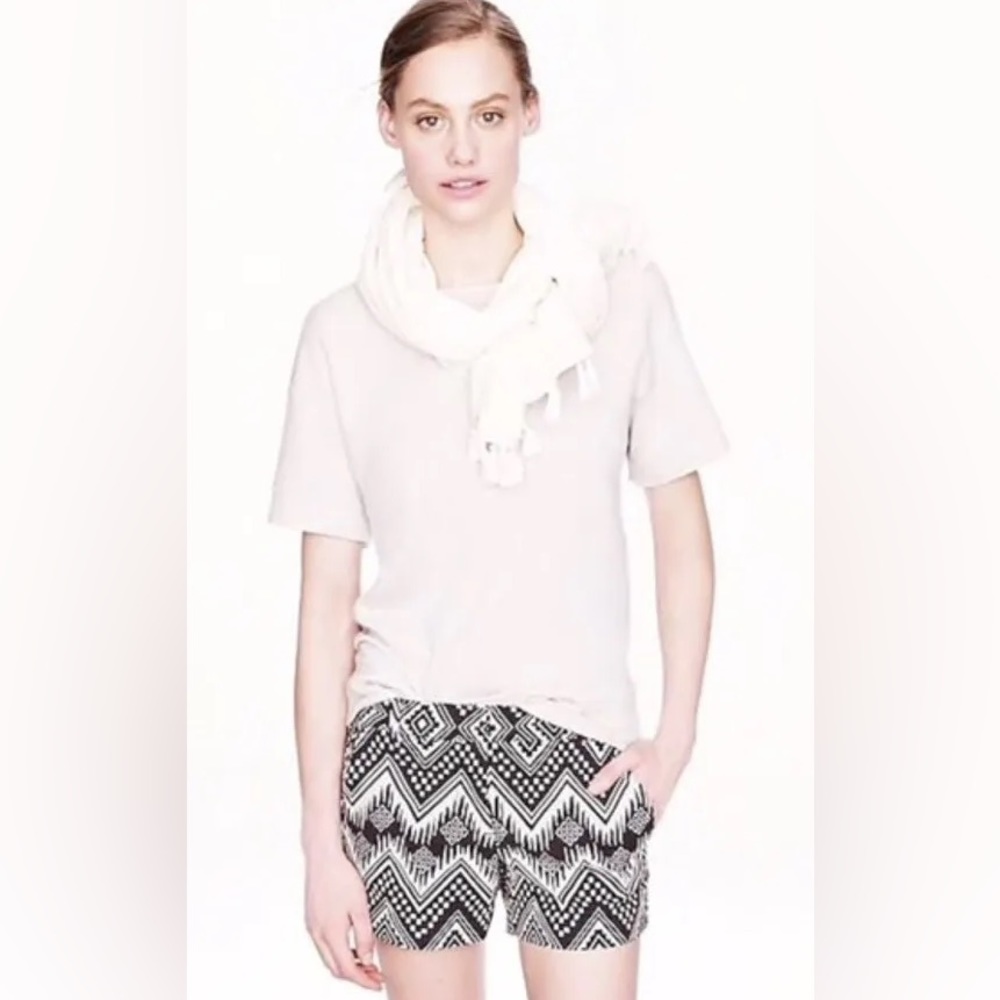 Women’s J Crew Diamond Ikat Shorts. Black Ivory Cream. 3” inseam. Size 4.